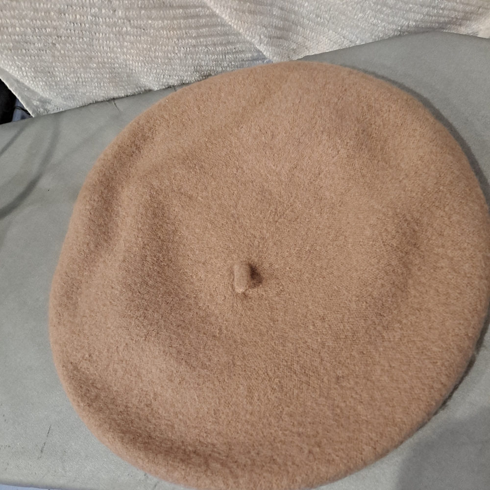 La Hearts Tan Wool Blend Beret